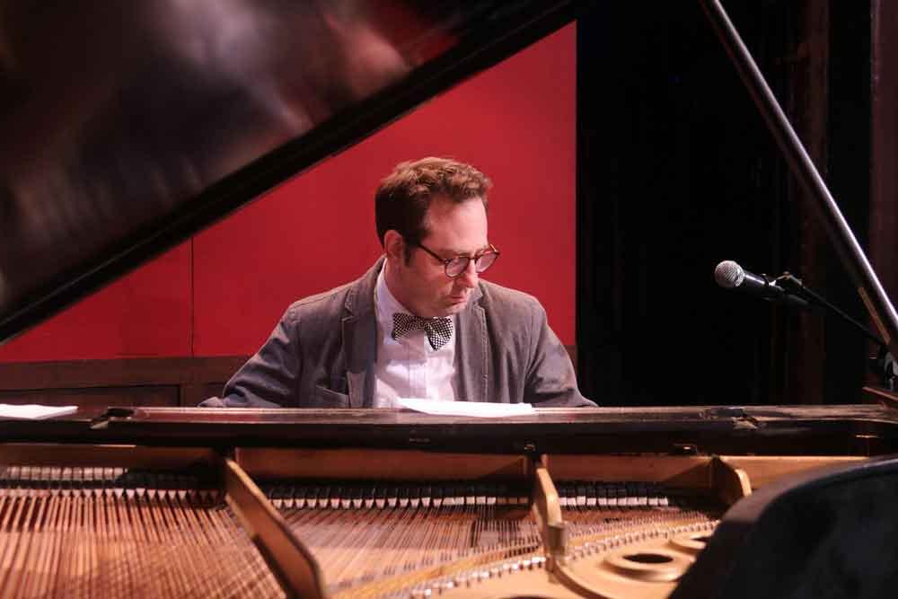 推荐正规买球平台 hosts pianist Ethan Uslan